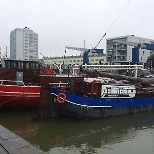 boat-apartment-rotterdam.ihotelsrotterdam.com/